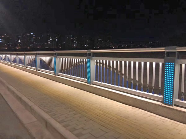 燈光護欄