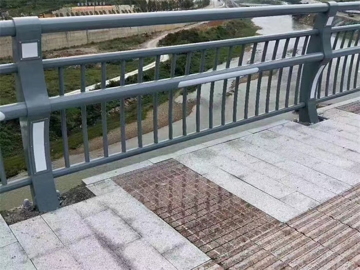 燈光護欄